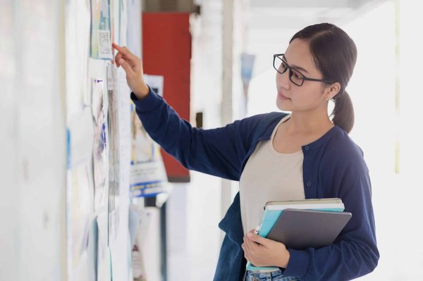 Pourquoi Rodez est-elle considérée comme une ville attractive pour les chercheurs d'emploi ?